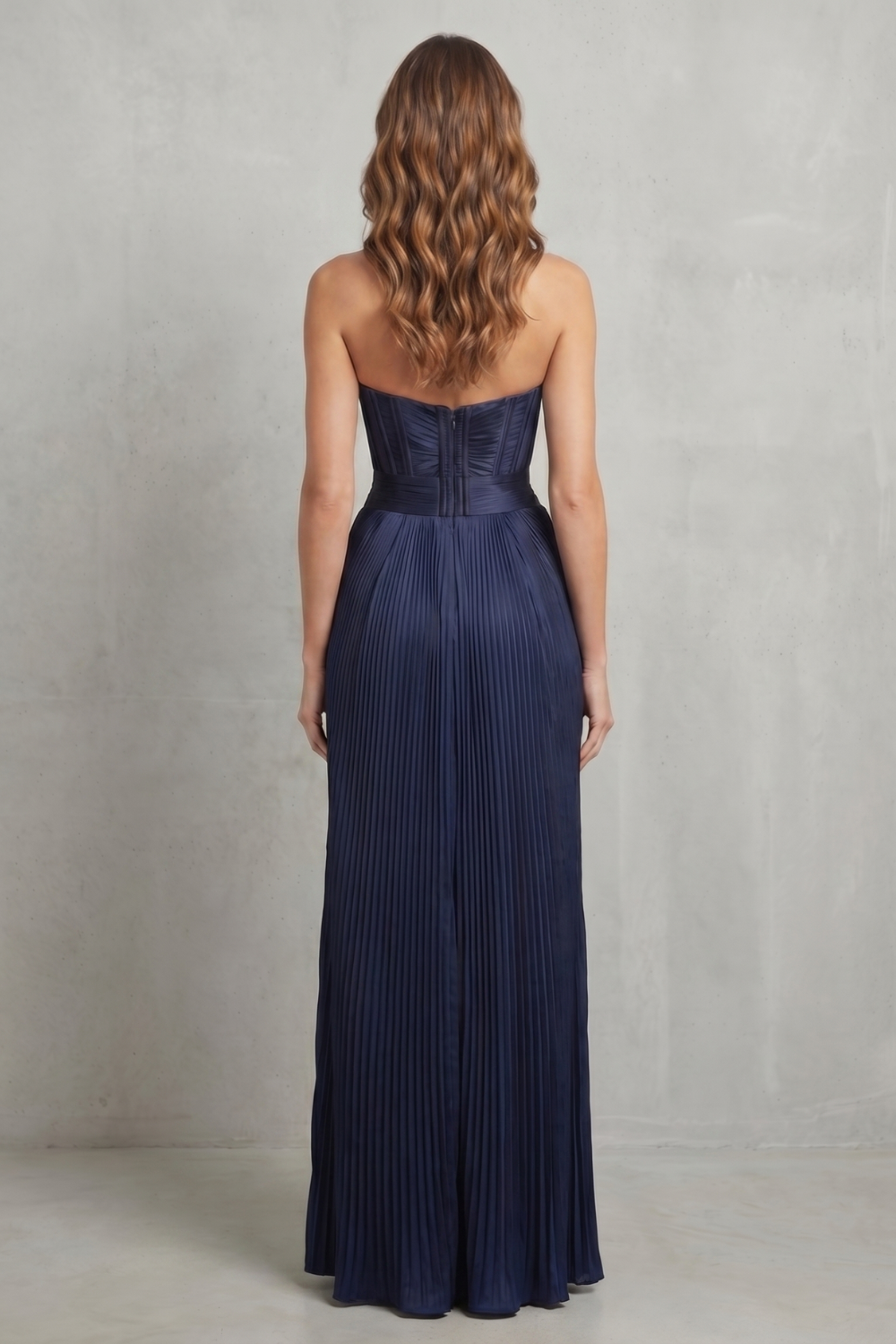Noirelle – Sculpted satin allure – Maxi dress